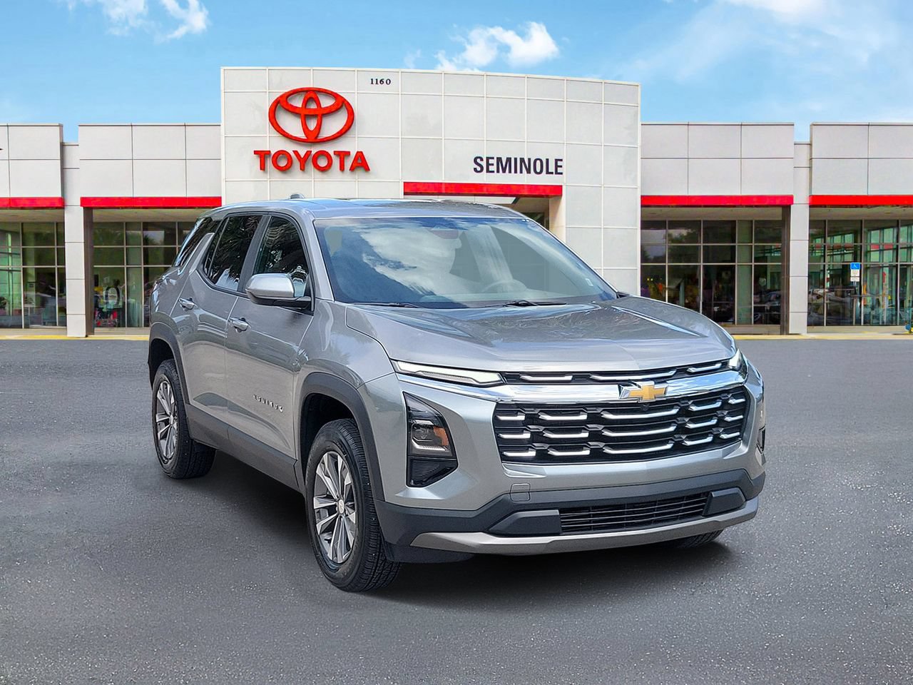 Used 2026 Chevrolet Equinox LT FWD image 2