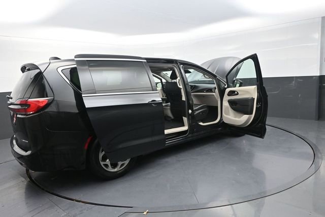 Used 2024 Chrysler Pacifica Limited image 43