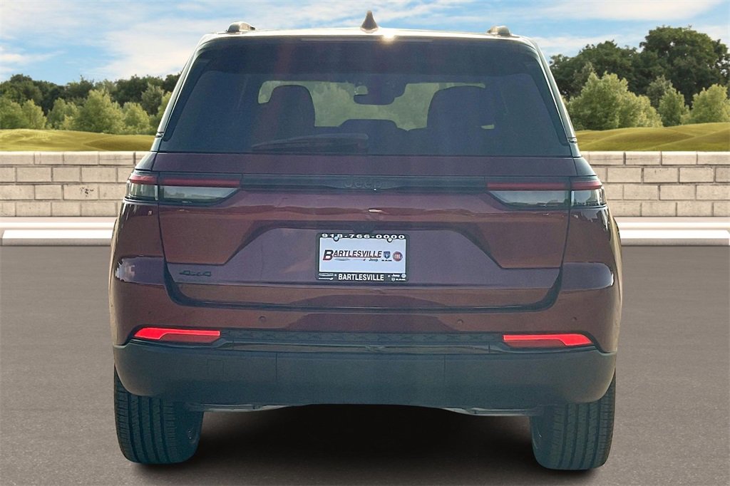 New 2025 Jeep Grand Cherokee Altitude image 4