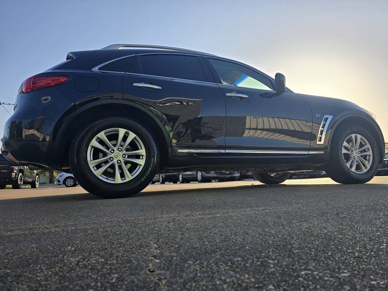 Used 2015 INFINITI QX70 AWD w/ Premium Package image 14