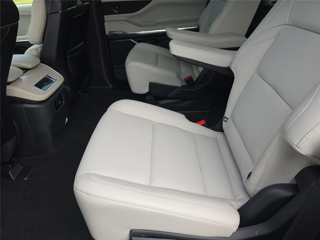 New 2026 Lincoln Navigator Premiere AWD/4WD image 15