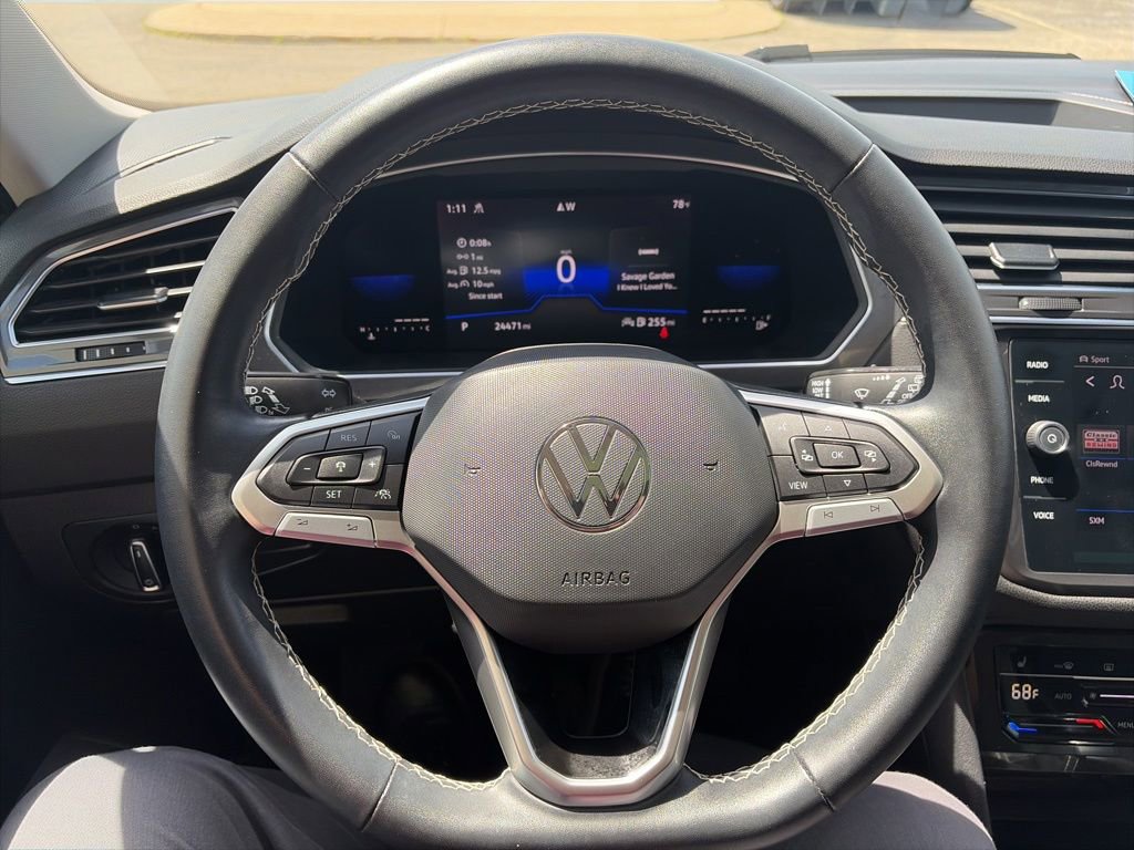 Certified 2023 Volkswagen Tiguan SE w/ Panoramic Sunroof Package AWD/4WD image 17