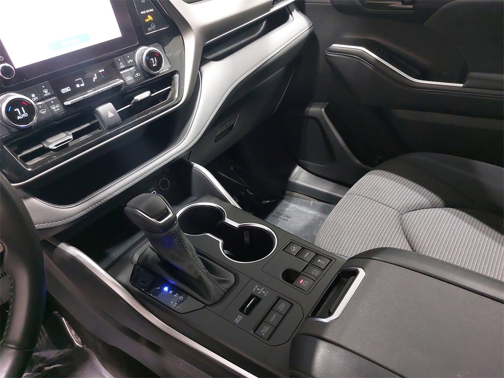 Used 2024 Toyota Highlander LE image 28