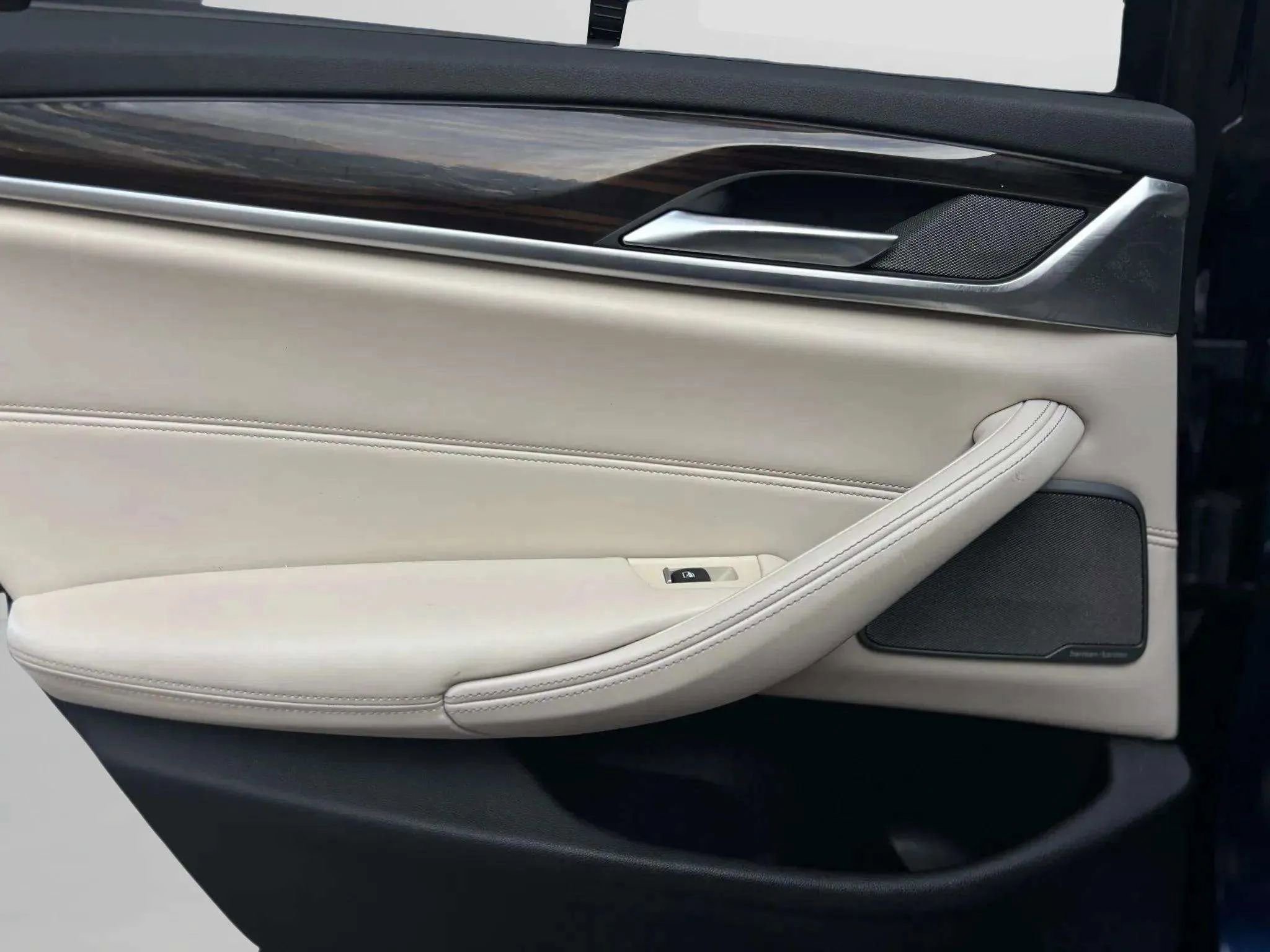 Used 2019 BMW 540i w/ Premium Package image 21