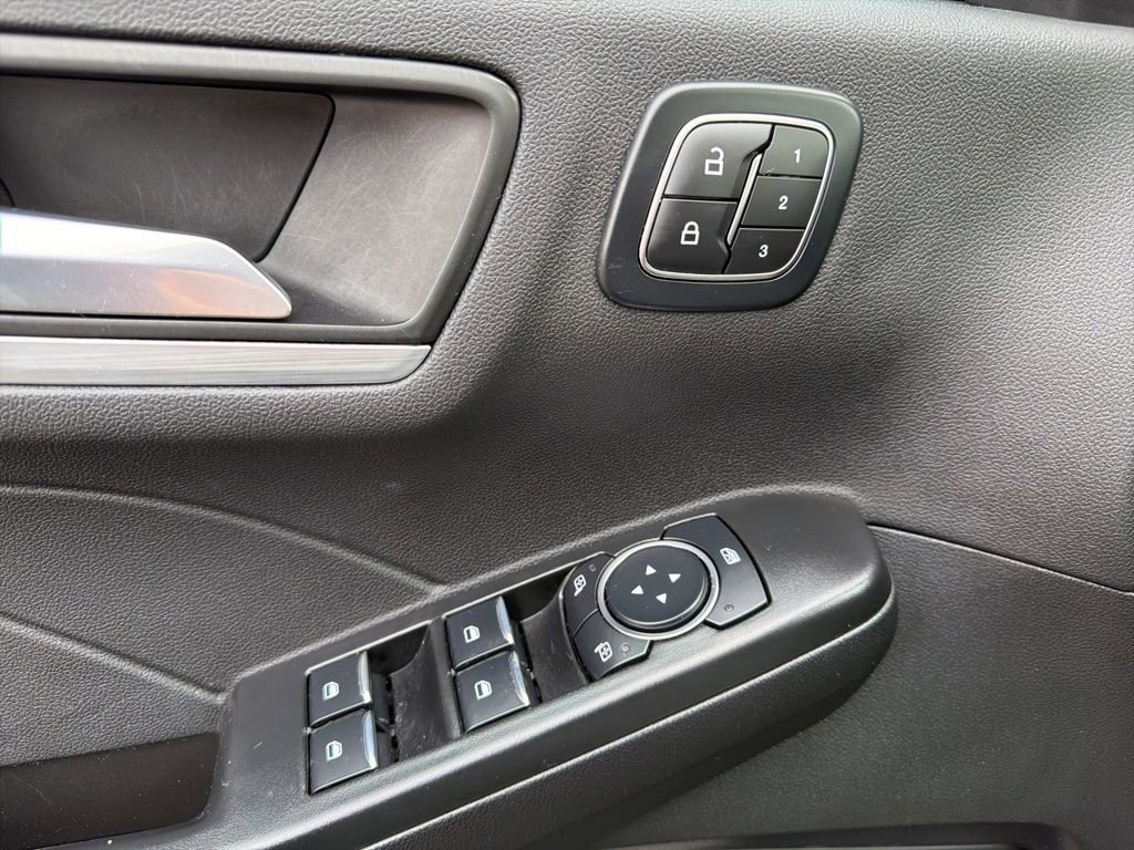 Used 2025 Ford Escape Platinum w/ Premium Technology Package image 34
