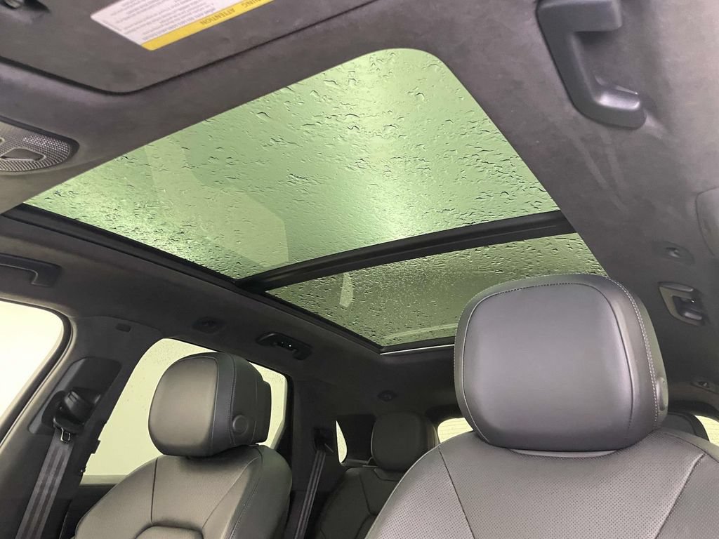 Certified 2025 Porsche Cayenne GTS AWD/4WD image 18