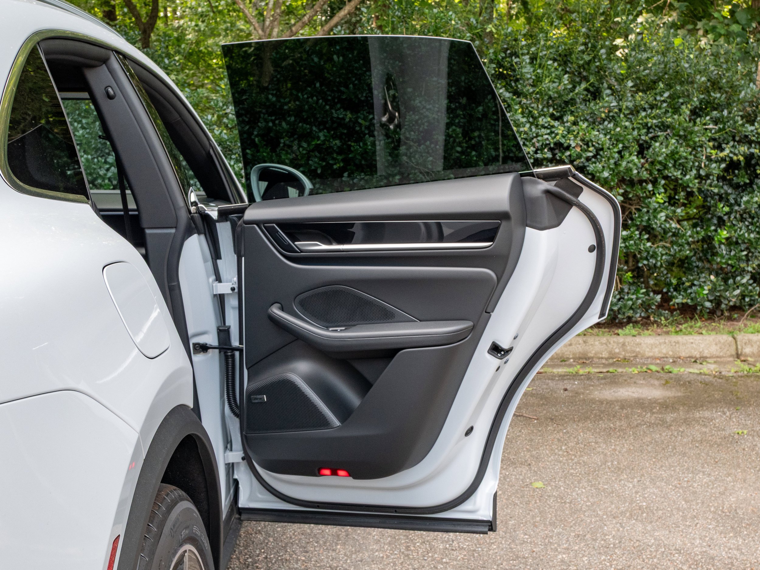 New 2025 Porsche Macan Electric RWD image 37