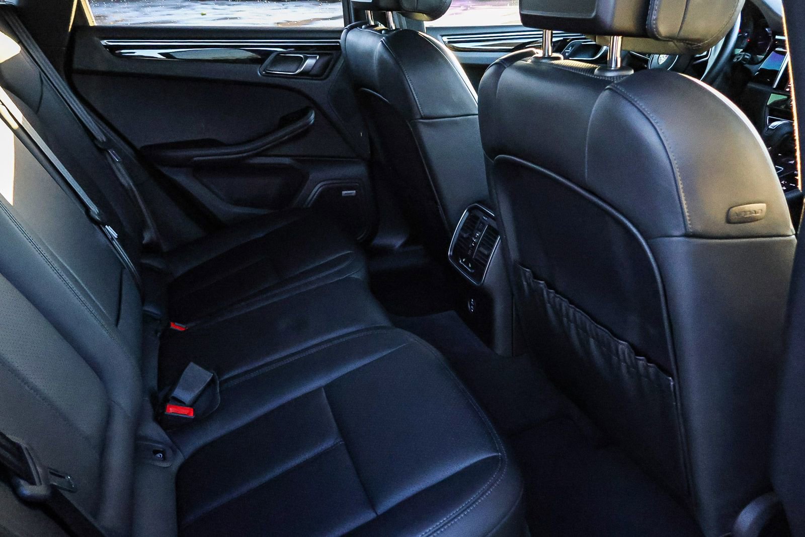 Used 2022 Porsche Macan Base image 21