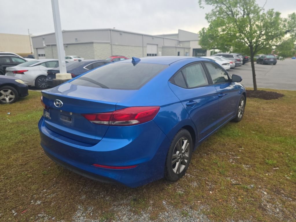 Used 2017 Hyundai Elantra SE w/ SE A/T Tech Package 03 FWD image 3