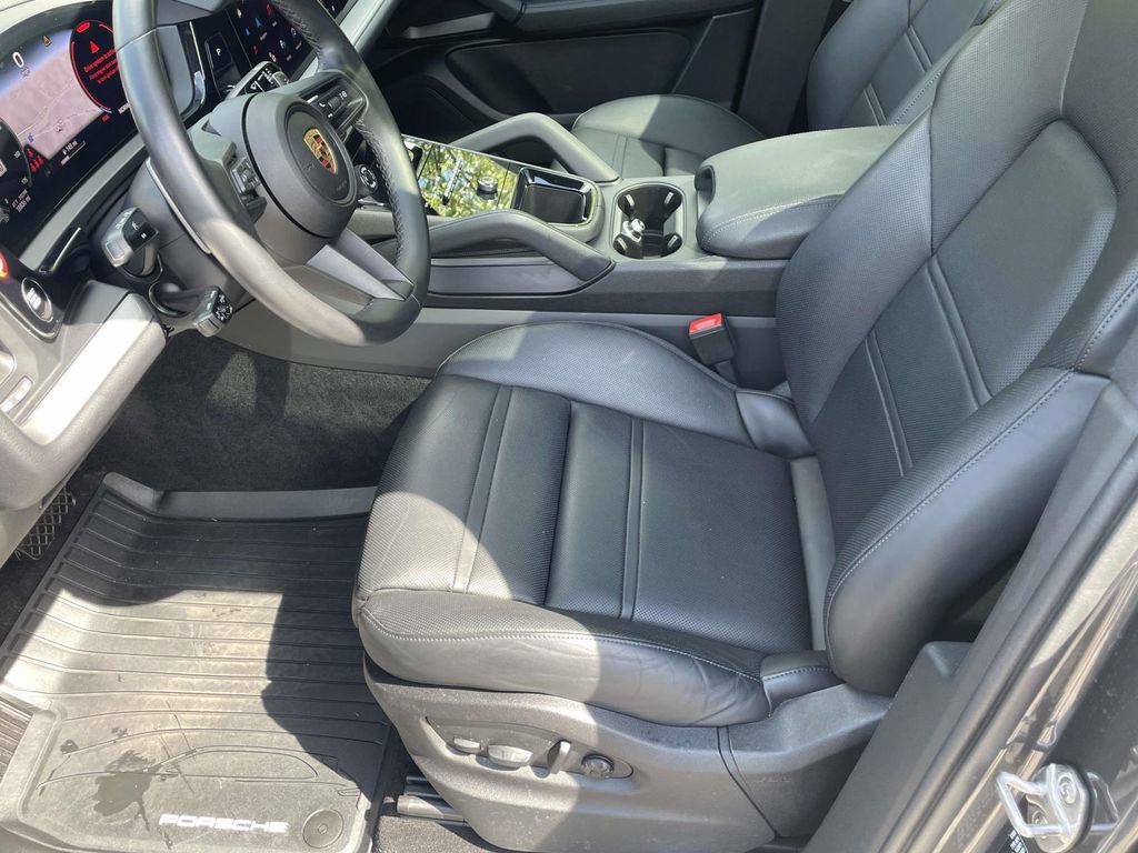 Used 2024 Porsche Cayenne Coupe AWD/4WD image 14