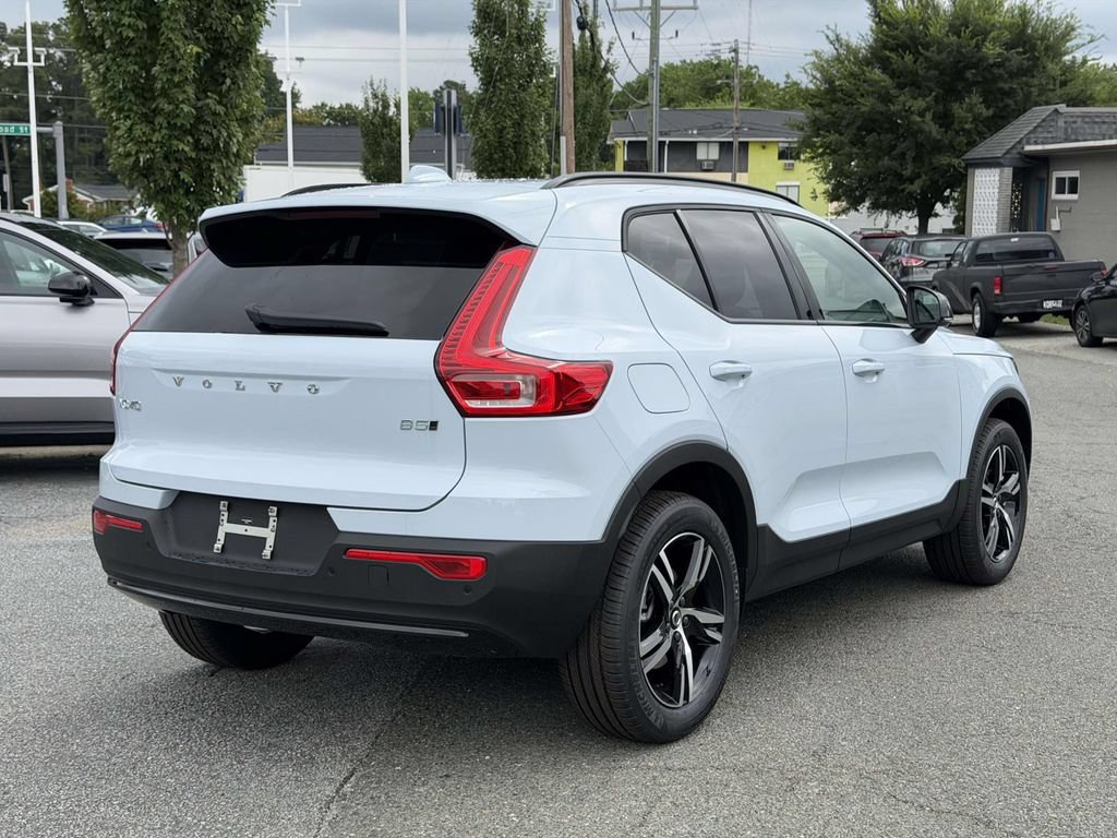New 2026 Volvo XC40 B5 Core w/ Climate Package AWD/4WD image 19