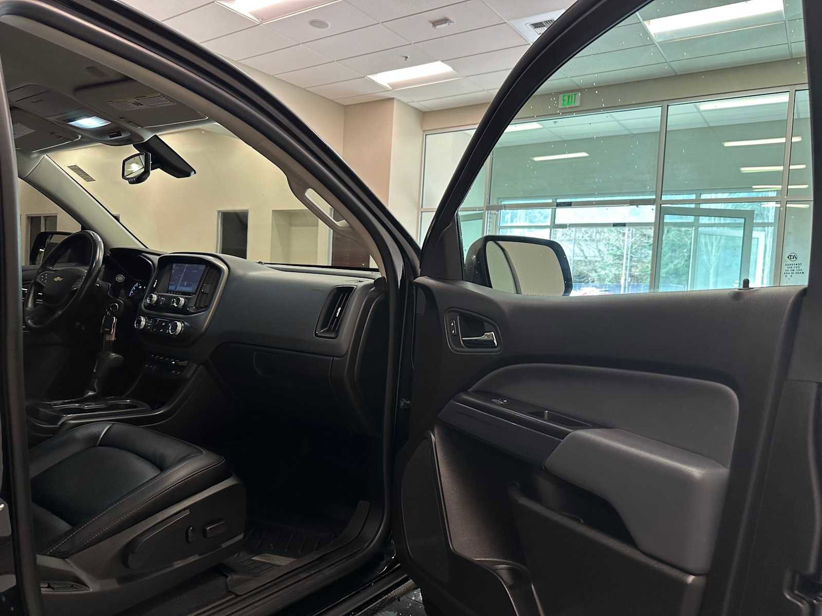 Used 2019 Chevrolet Colorado Z71 w/ Z71 Midnight Edition image 28