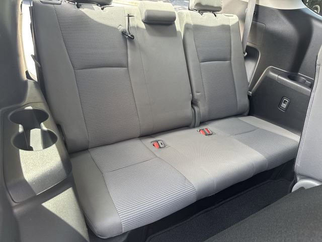 Used 2022 Toyota Highlander L FWD image 12