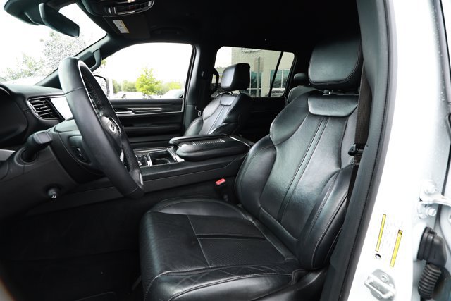 Used 2022 Jeep Wagoneer Series III AWD/4WD image 26