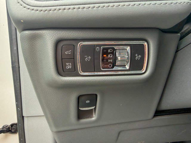 Used 2021 Lincoln Nautilus Reserve FWD image 15