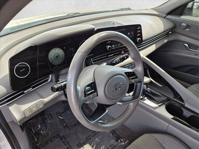 Used 2021 Hyundai Elantra SEL w/ Convenience + Premium Package FWD image 4