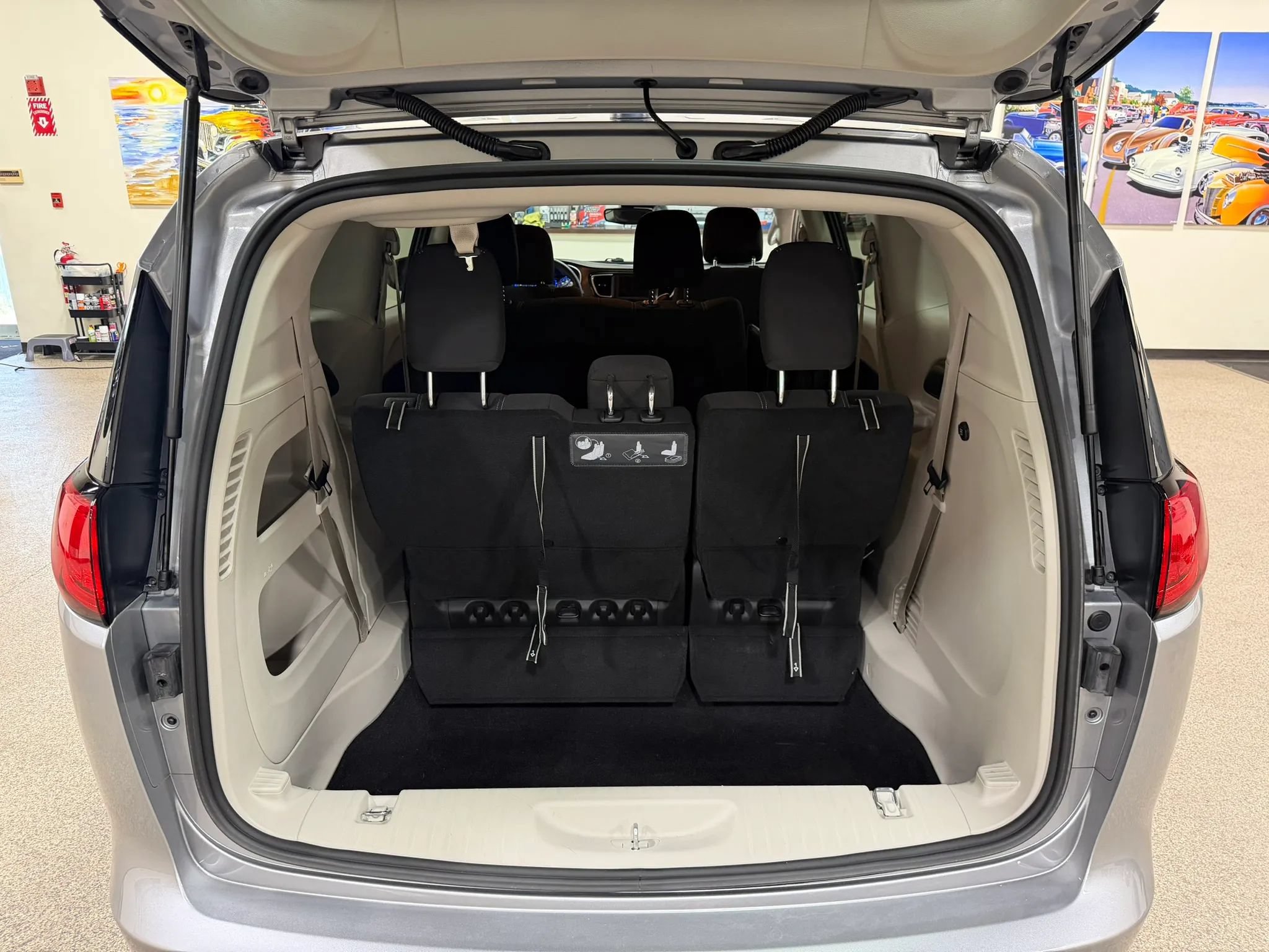 Used 2021 Chrysler Voyager L FWD image 22