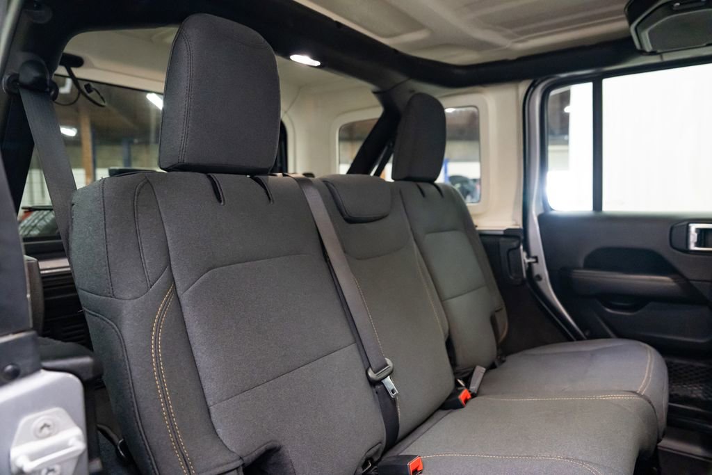 Used 2020 Jeep Wrangler Unlimited Sahara image 29