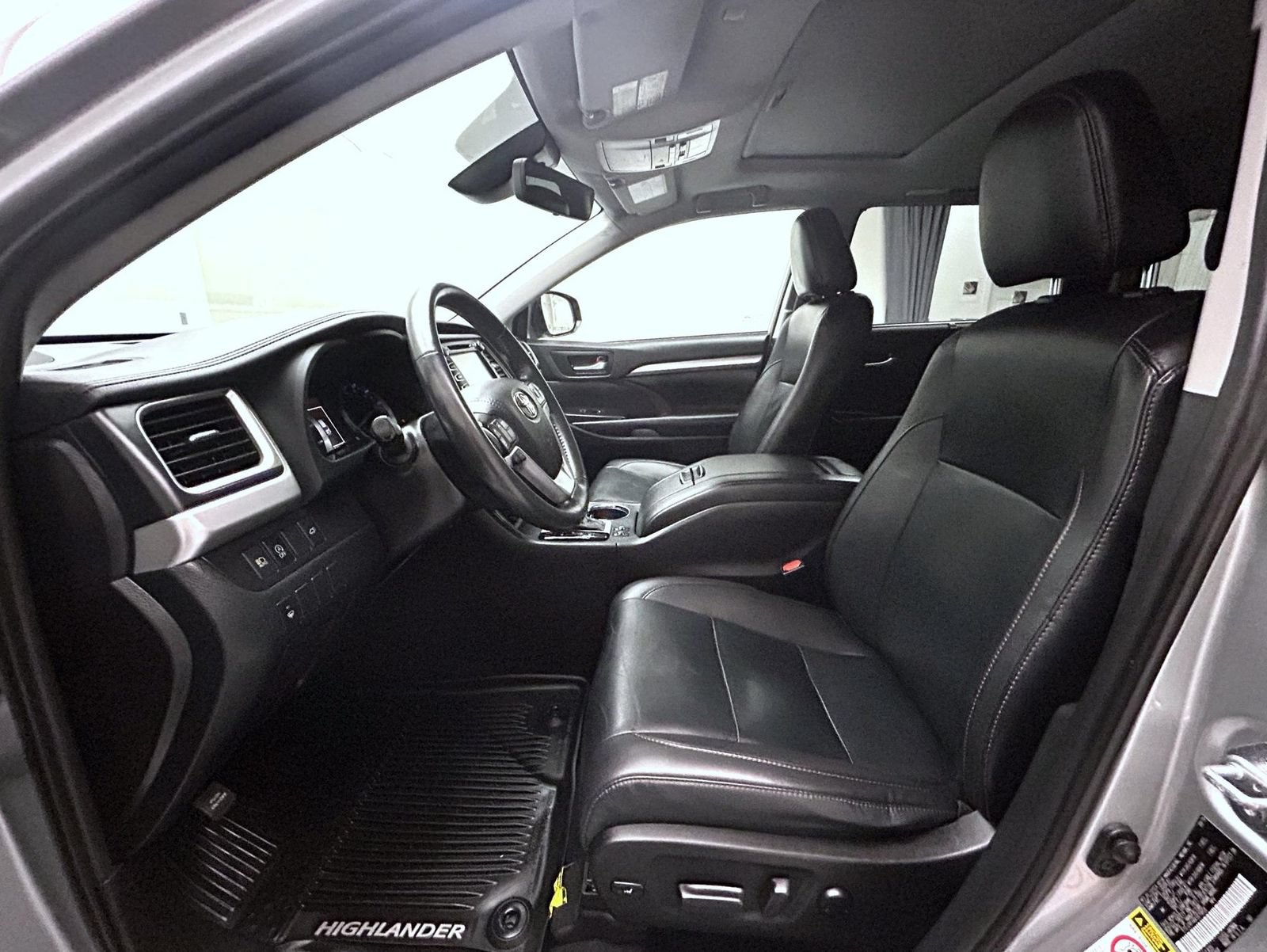 Used 2019 Toyota Highlander XLE AWD/4WD image 10