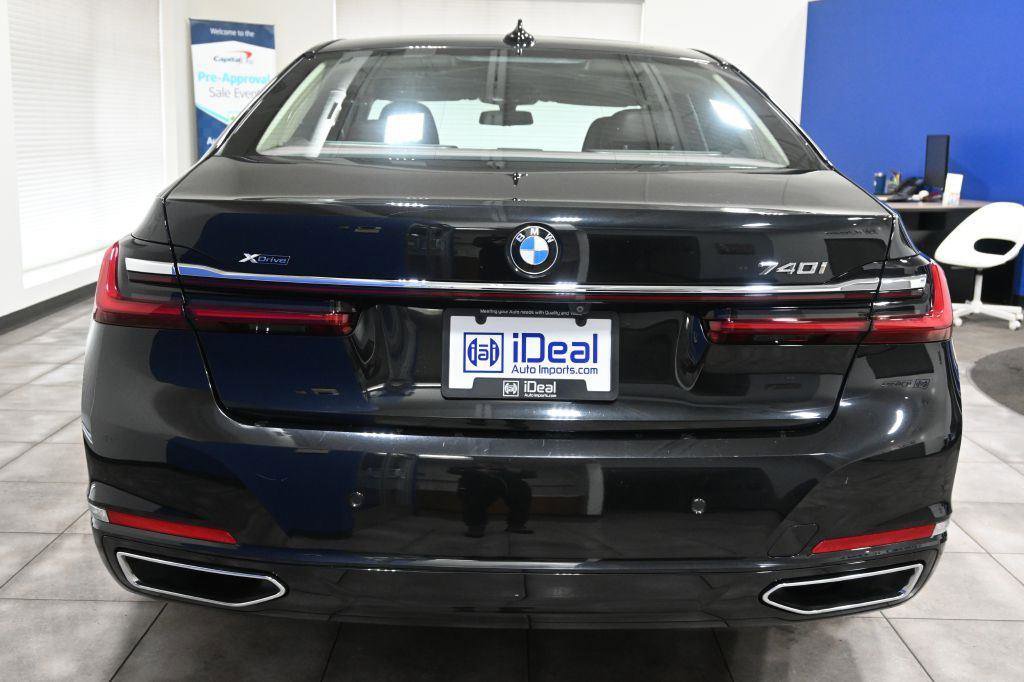 Used 2020 BMW 740i xDrive w/ Premium Package image 3