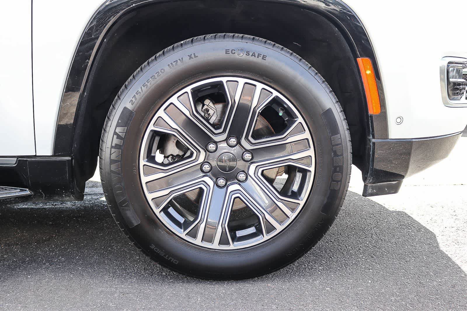 Used 2024 Jeep Wagoneer L Series II RWD image 10