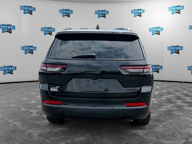Used 2023 Jeep Grand Cherokee L Limited w/ Black Appearance Package AWD/4WD image 5