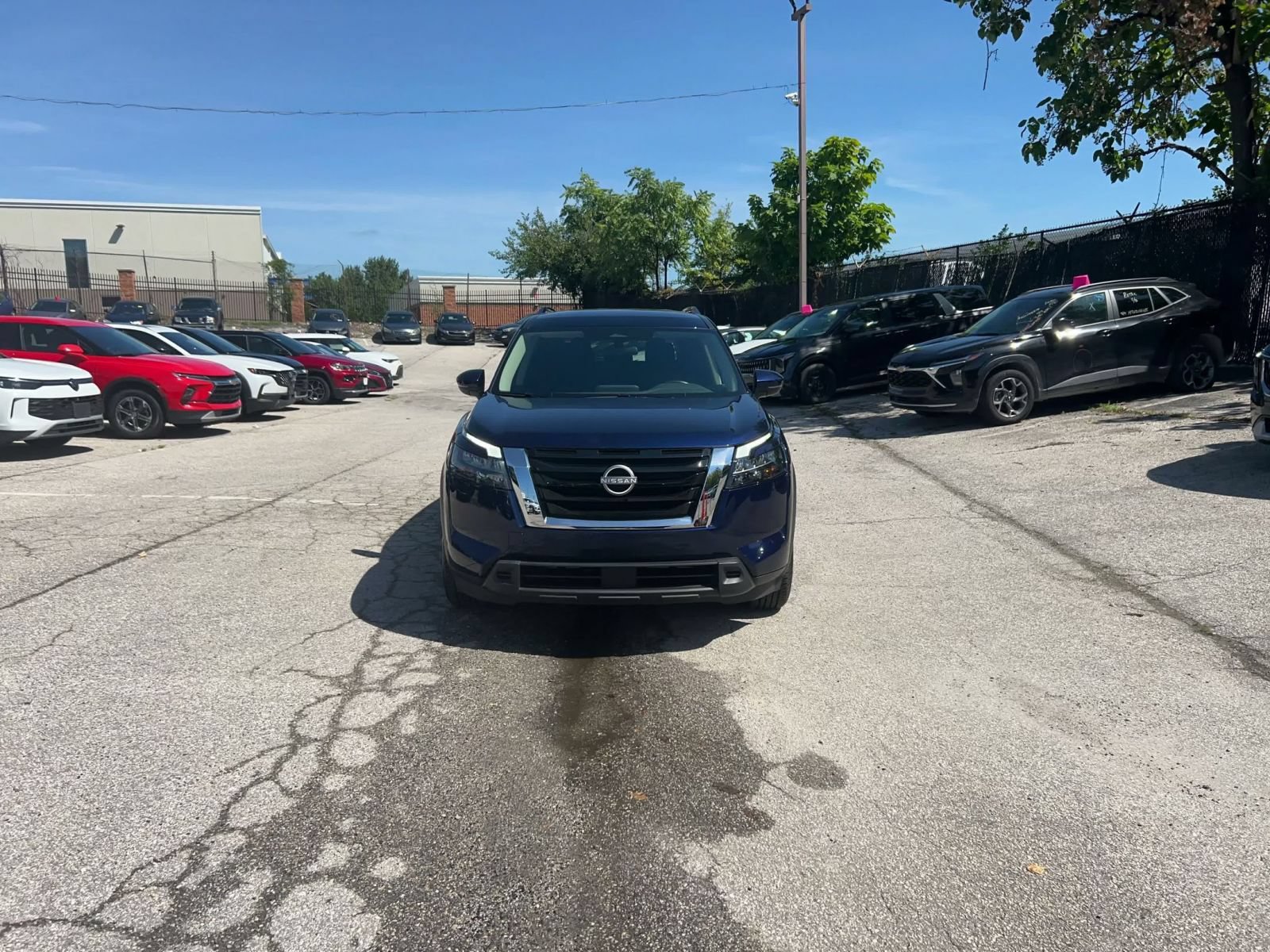 Used 2025 Nissan Pathfinder SV FWD image 4