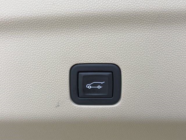 Certified 2023 Cadillac Escalade Premium Luxury w/ Performance Package AWD/4WD image 17