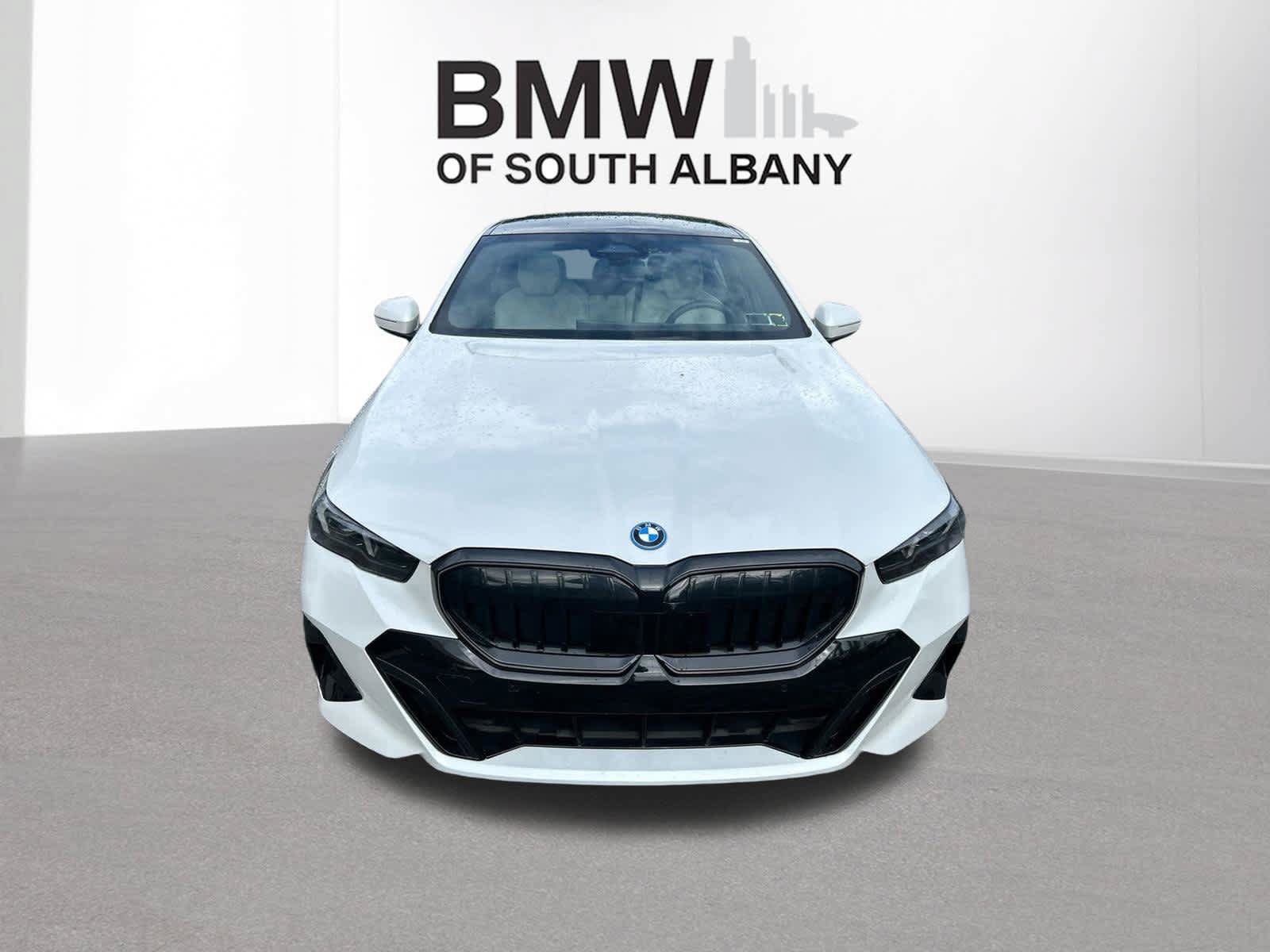 Used 2026 BMW 550e xDrive w/ Premium Package AWD/4WD image 8