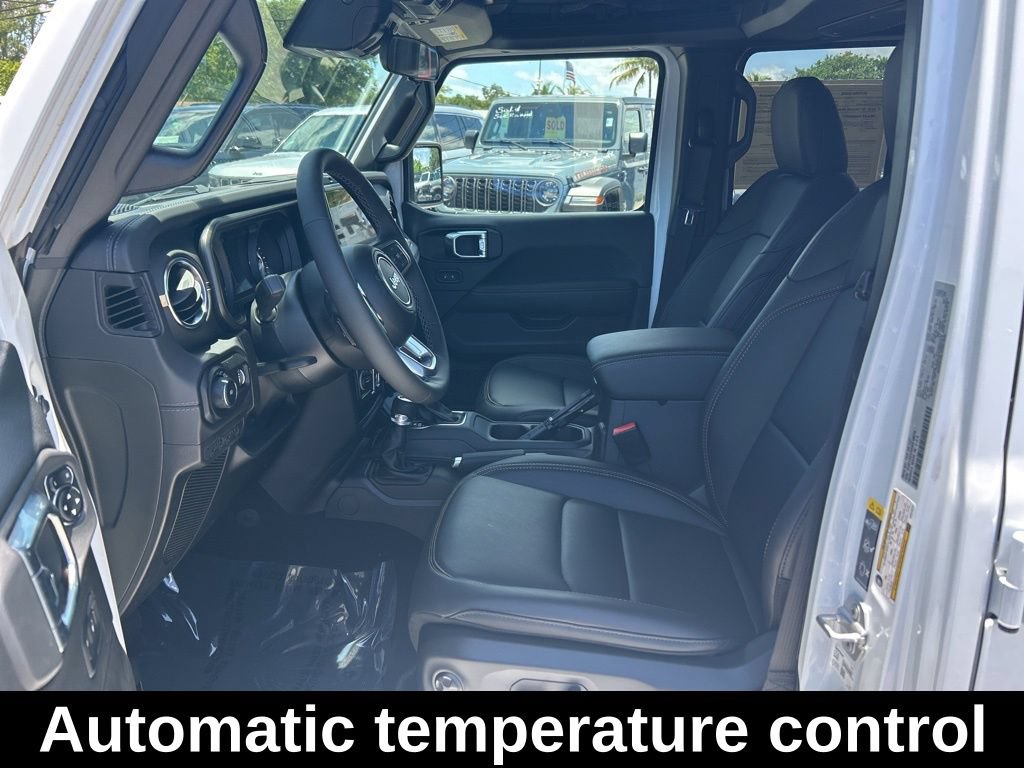 Used 2025 Jeep Wrangler Unlimited Sahara AWD/4WD image 10