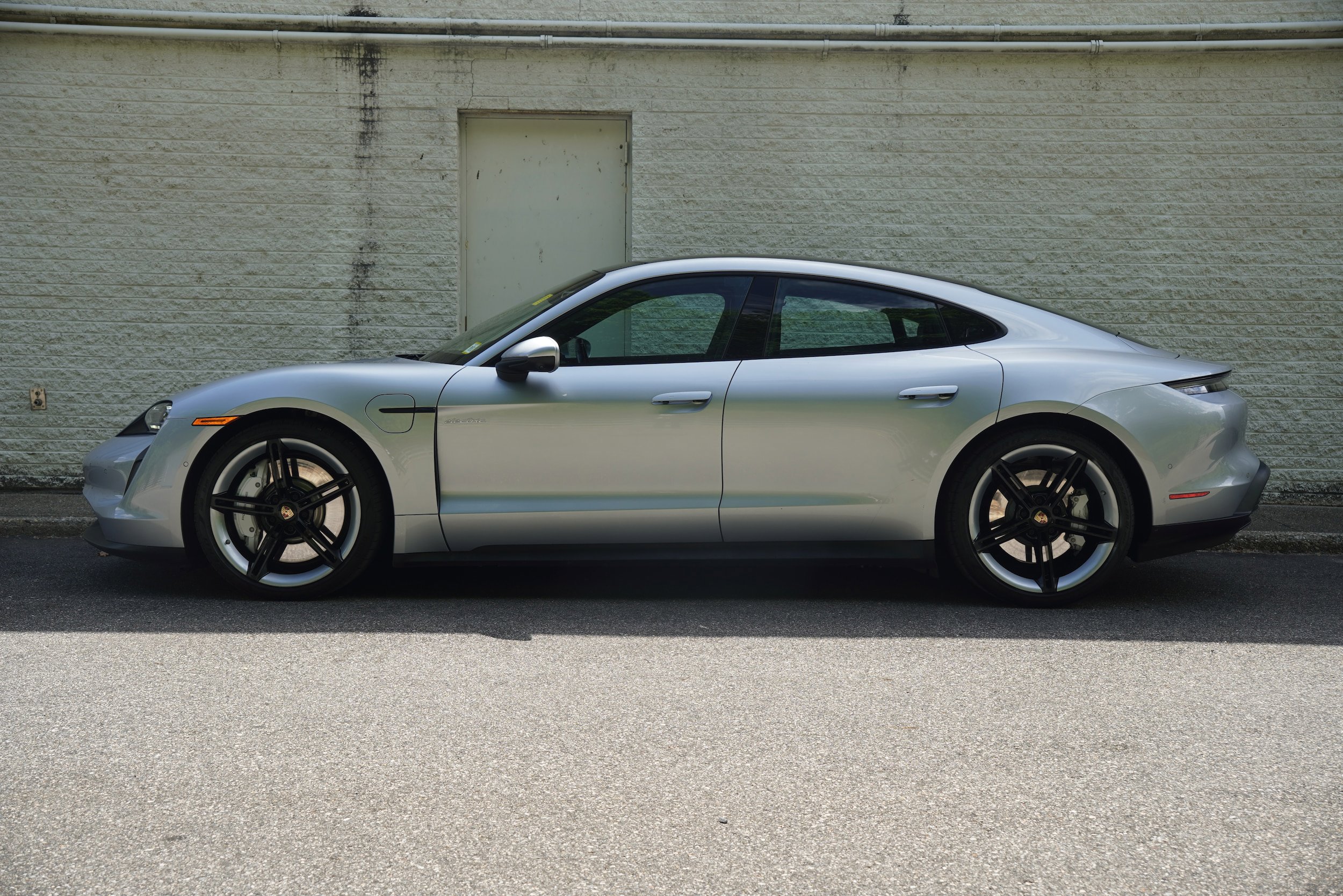 Used 2021 Porsche Taycan RWD image 3