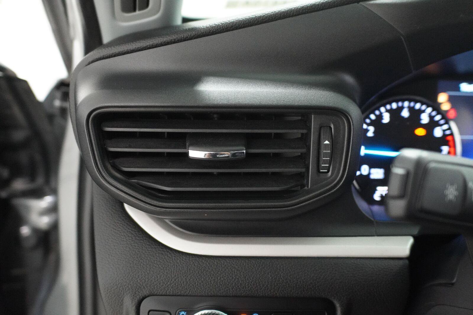 Used 2023 Ford Explorer XLT RWD image 14