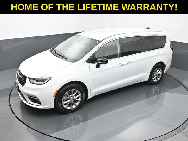 Used 2024 Chrysler Pacifica Touring-L image 57