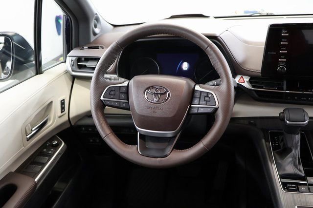 Used 2024 Toyota Sienna Platinum image 13