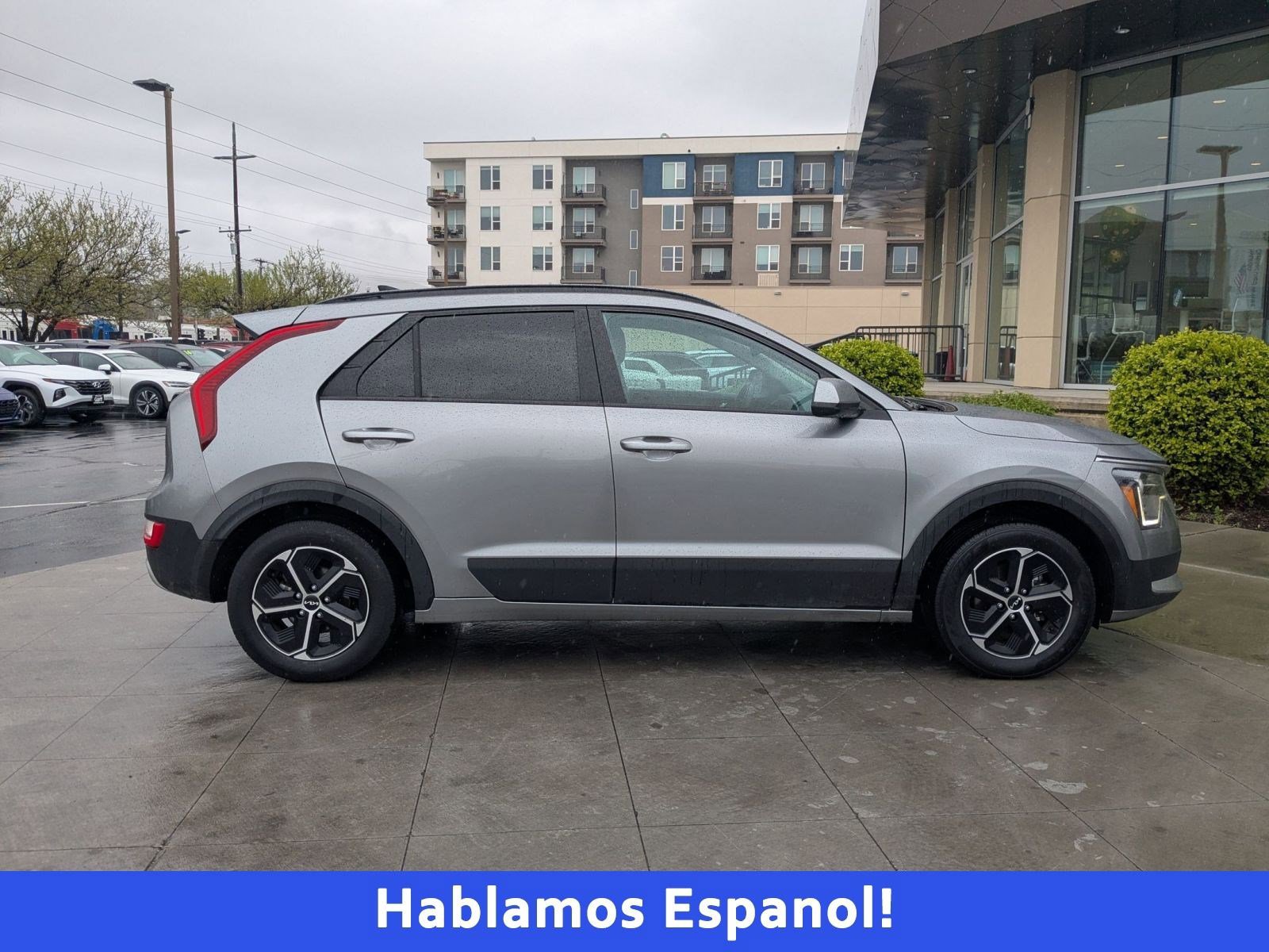 Used 2025 Kia Niro LX FWD image 2