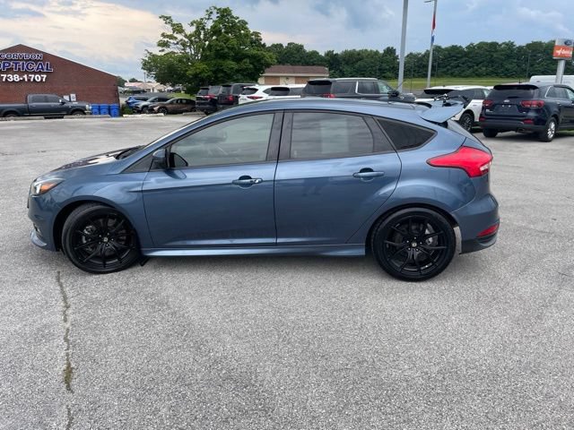 Used 2018 Ford Focus ST FWD image 5