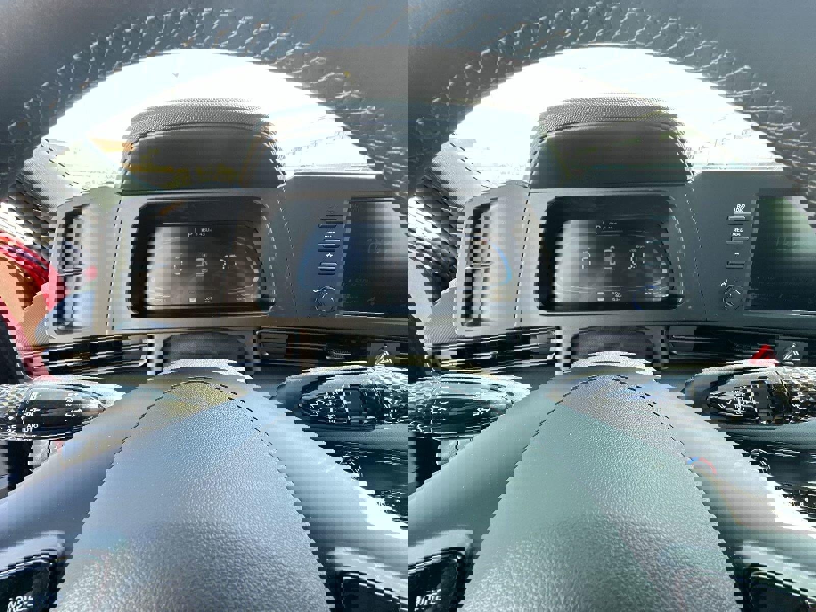 Used 2025 Hyundai Elantra Sport image 12