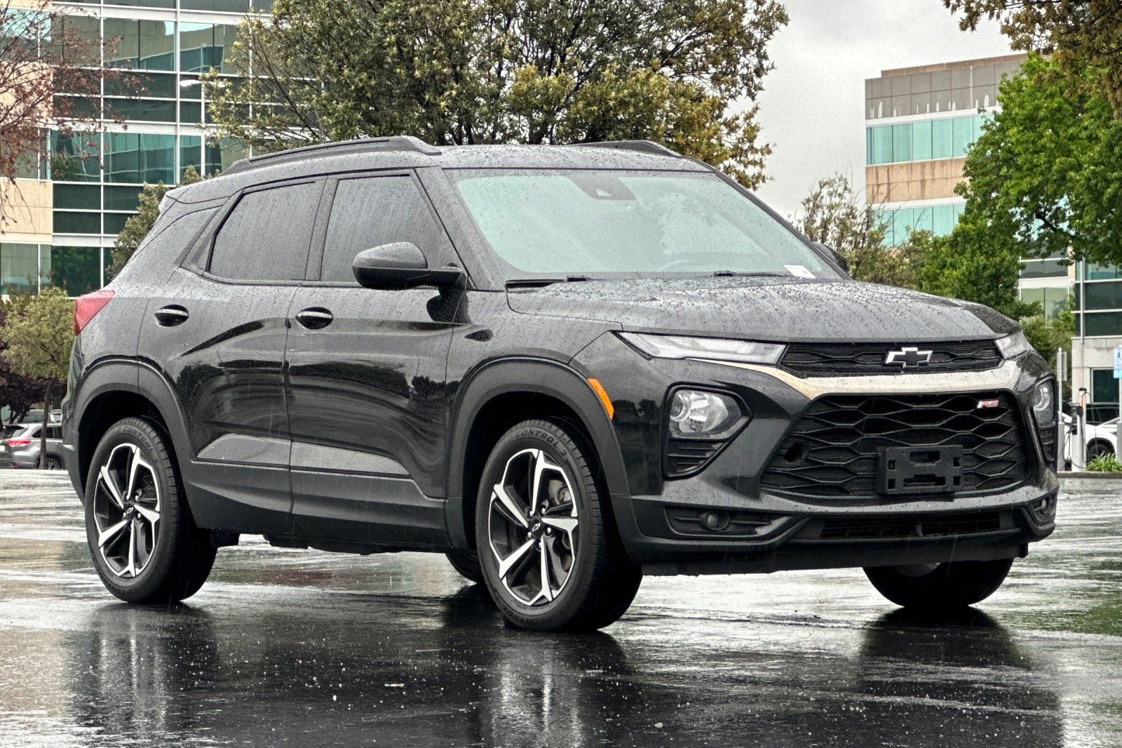 Used 2023 Chevrolet TrailBlazer RS w/ Sun and Liftgate Package image 2