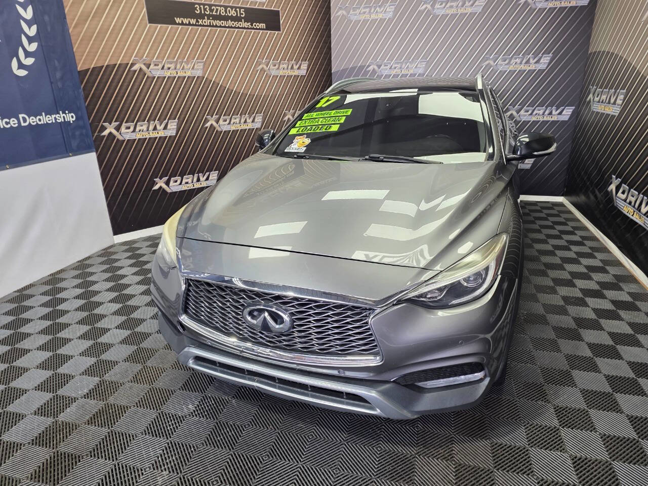 Used 2017 INFINITI QX30 Premium w/ Navigation Package image 3