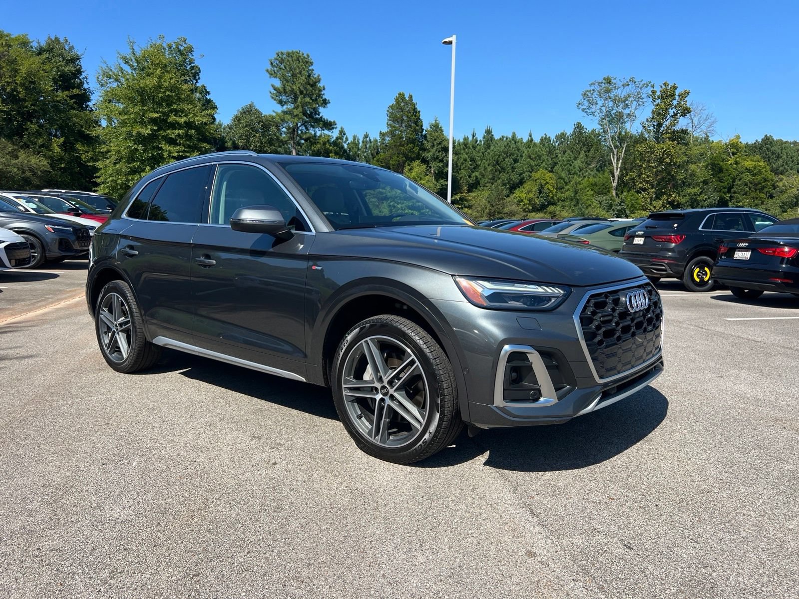 Used 2023 Audi Q5 e Prestige w/ Prestige Package AWD/4WD image 3