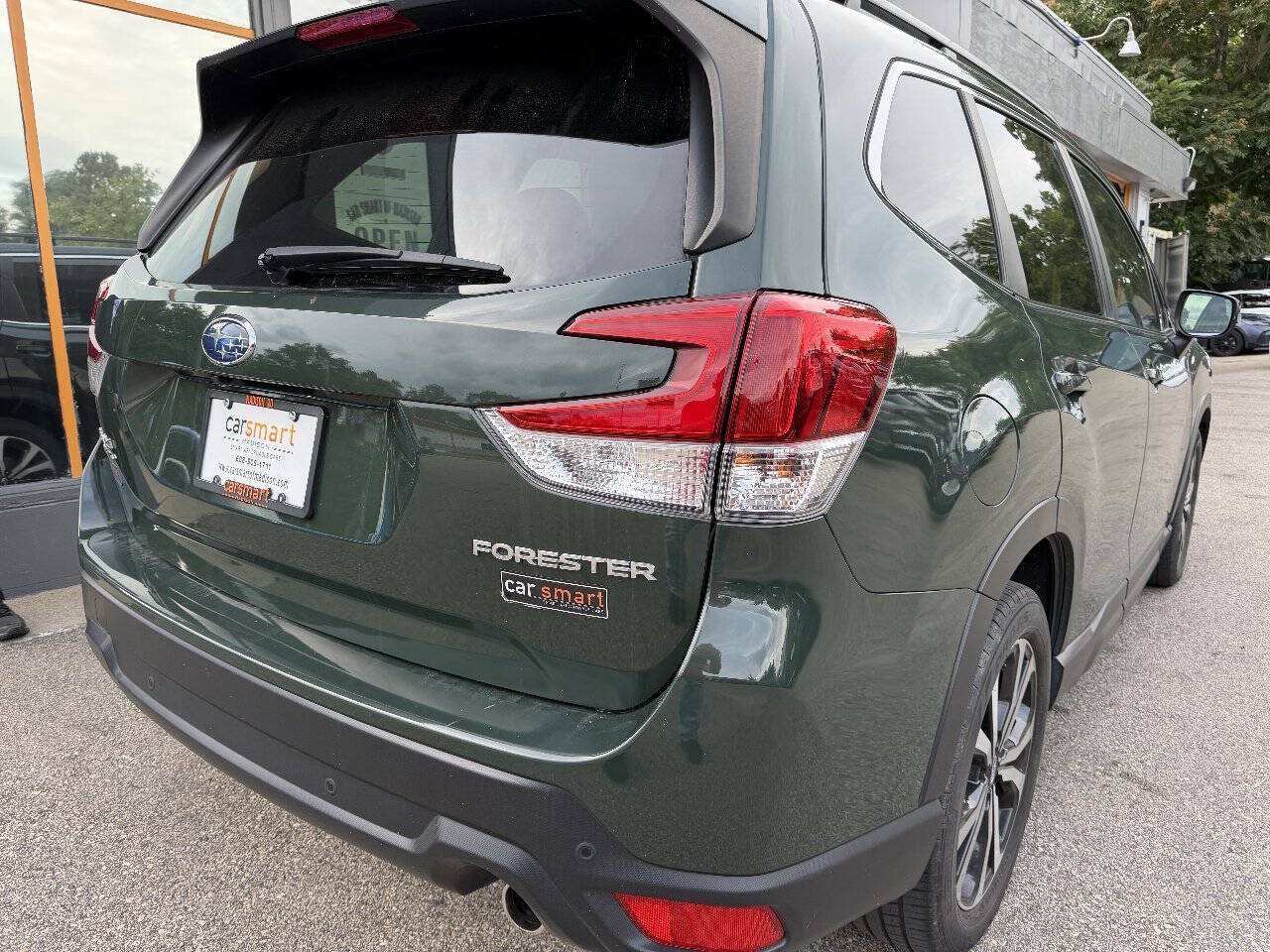 Used 2022 Subaru Forester Limited AWD/4WD image 9
