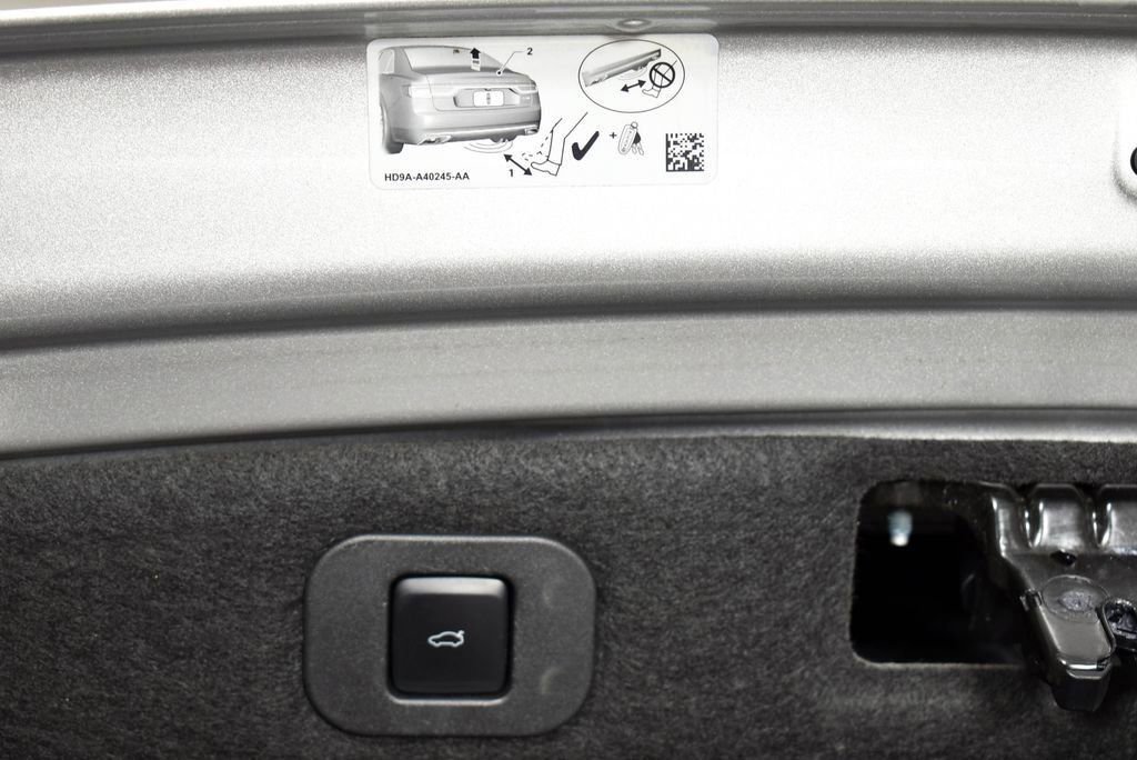 Used 2018 Lincoln Continental Reserve FWD image 29