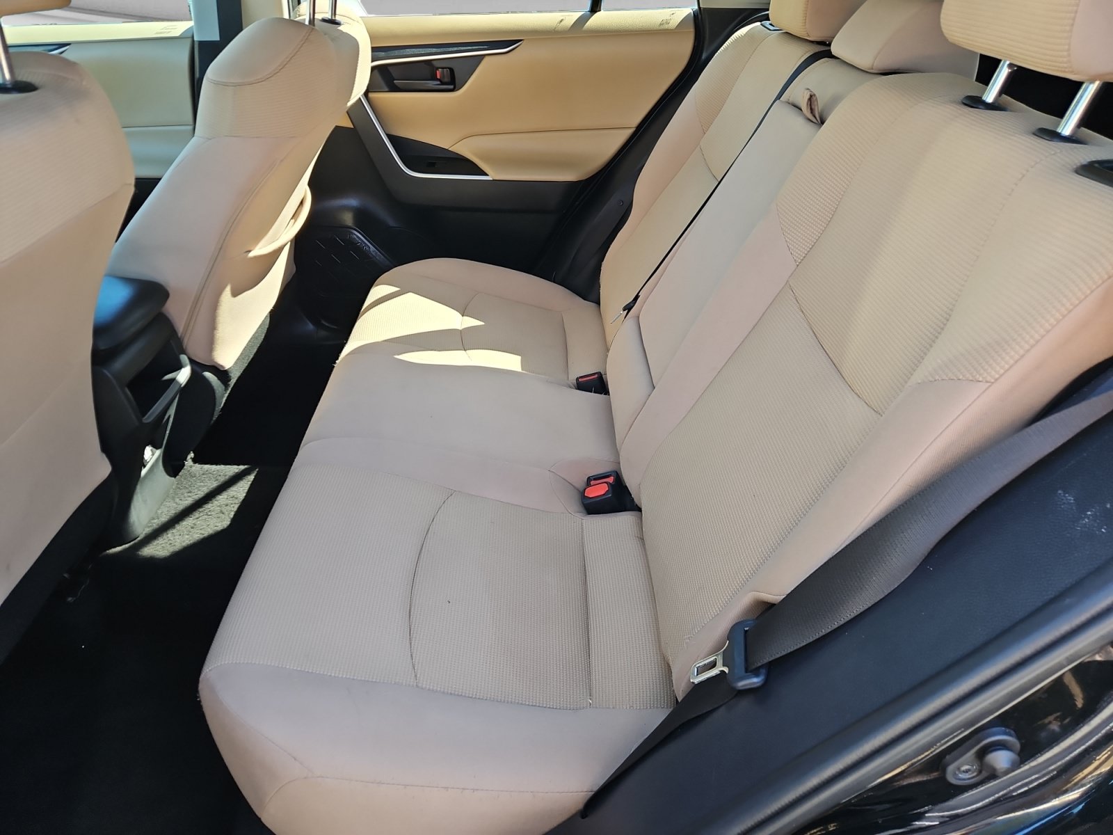 Used 2020 Toyota RAV4 LE FWD image 14