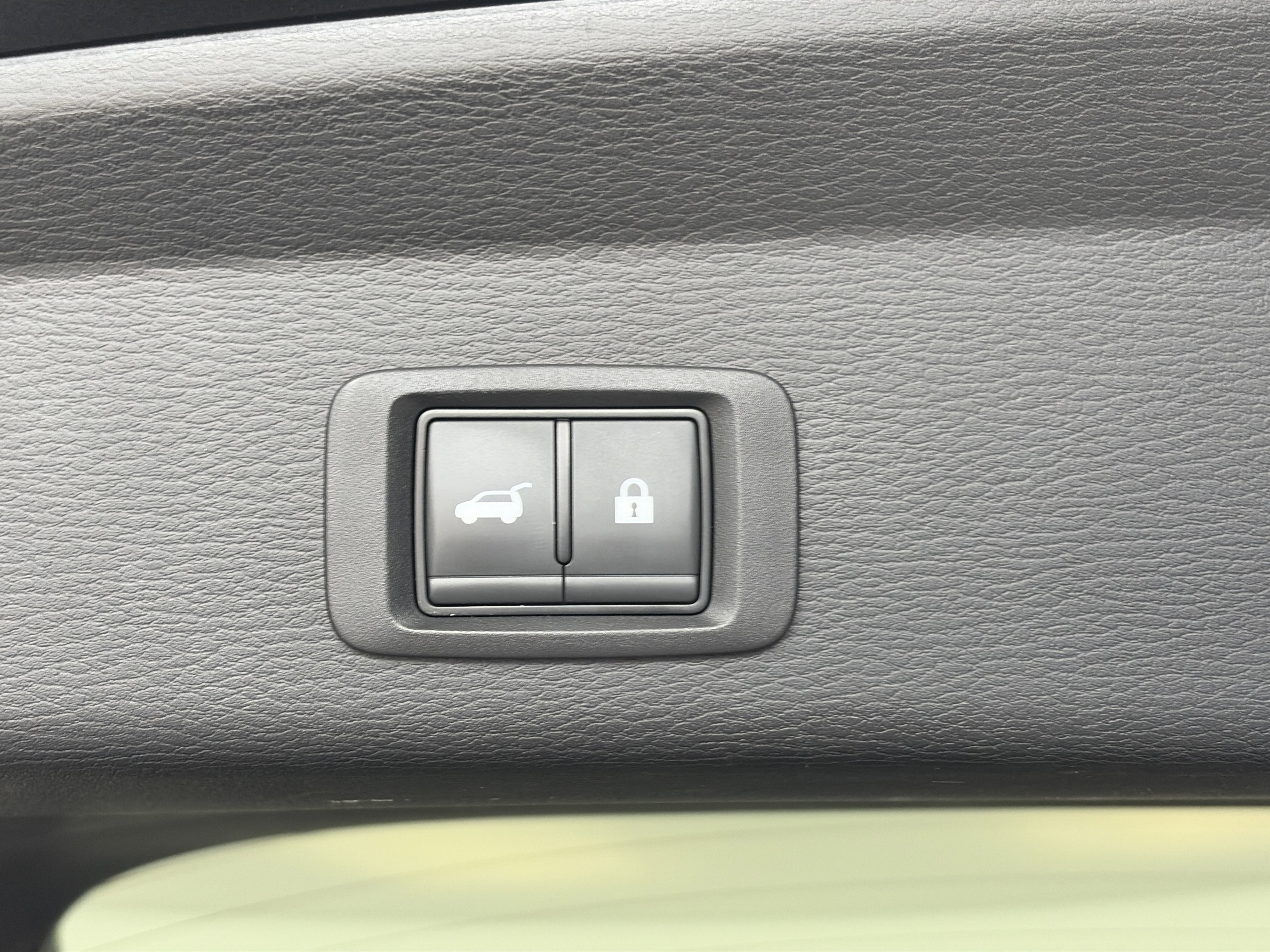 Used 2025 Mitsubishi Outlander SE AWD/4WD image 16