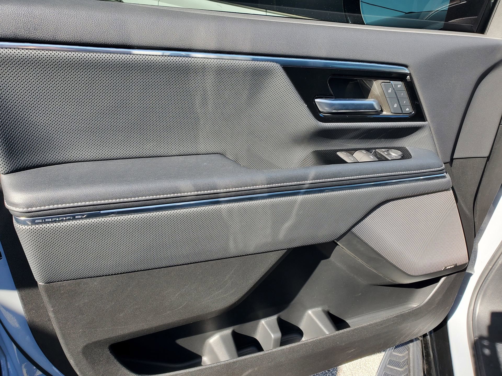 Used 2024 GMC Sierra EV Denali image 16