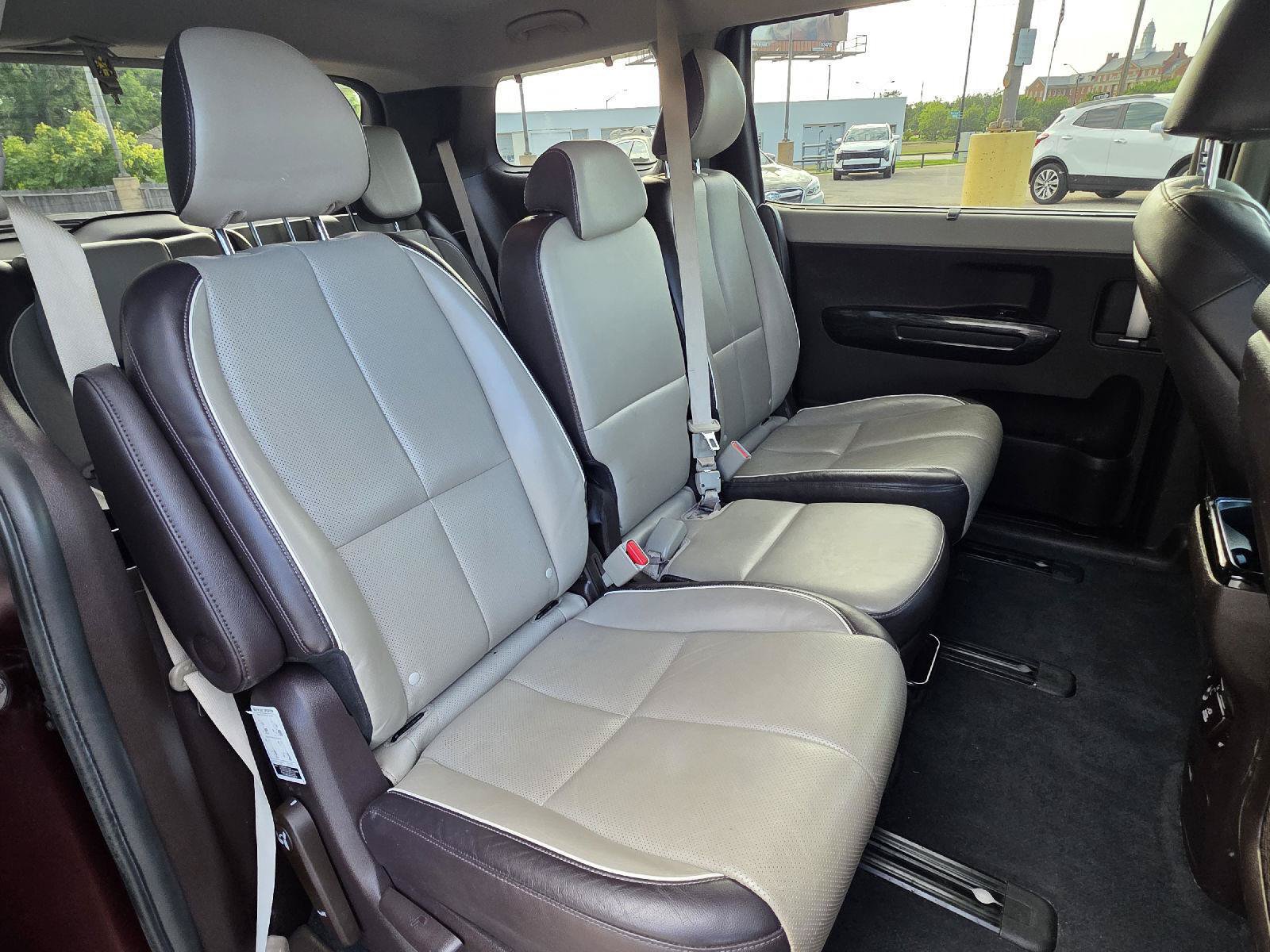 Used 2016 Kia Sedona SX Limited w/ Option Group 030 FWD image 27