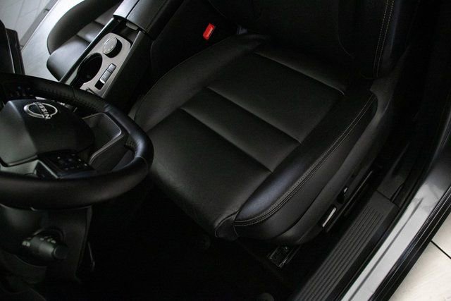 Used 2025 Nissan Rogue SL w/ Tech Package image 26
