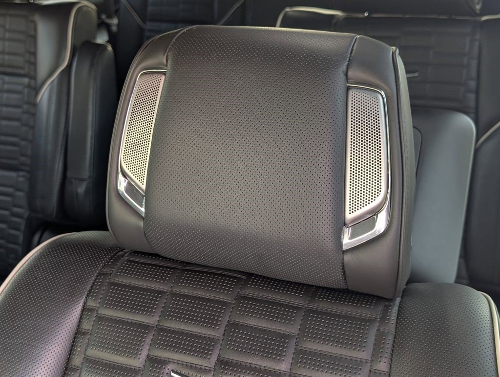 Certified 2023 Cadillac Escalade ESV V AWD/4WD image 15