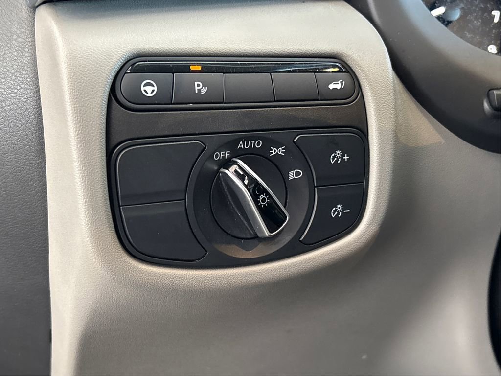 Used 2023 INFINITI QX50 Luxe image 37