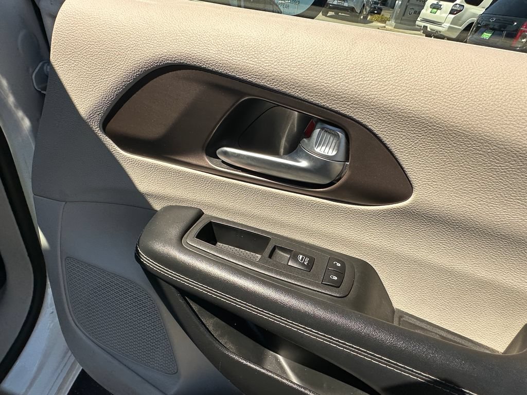 Certified 2024 Chrysler Voyager LX FWD image 19